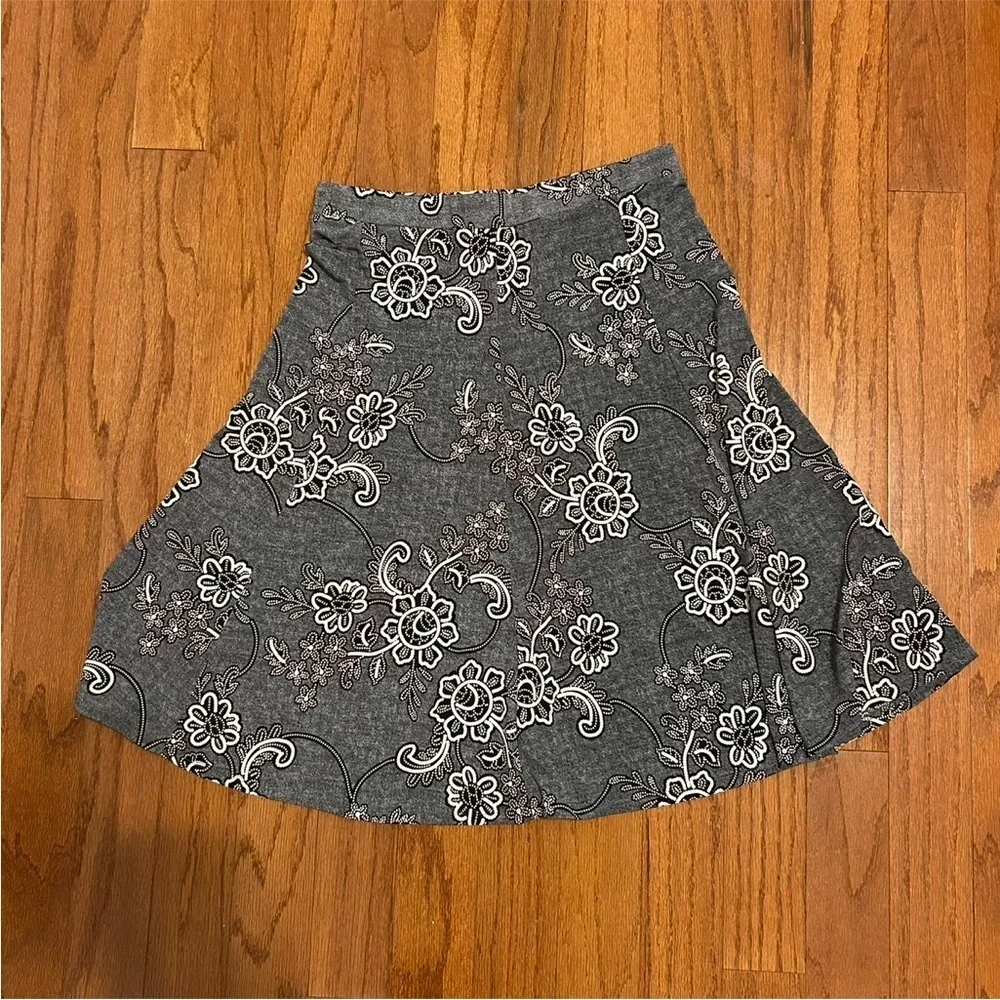 Sami & Jo Gray Floral A-Line Skater Skirt Size M